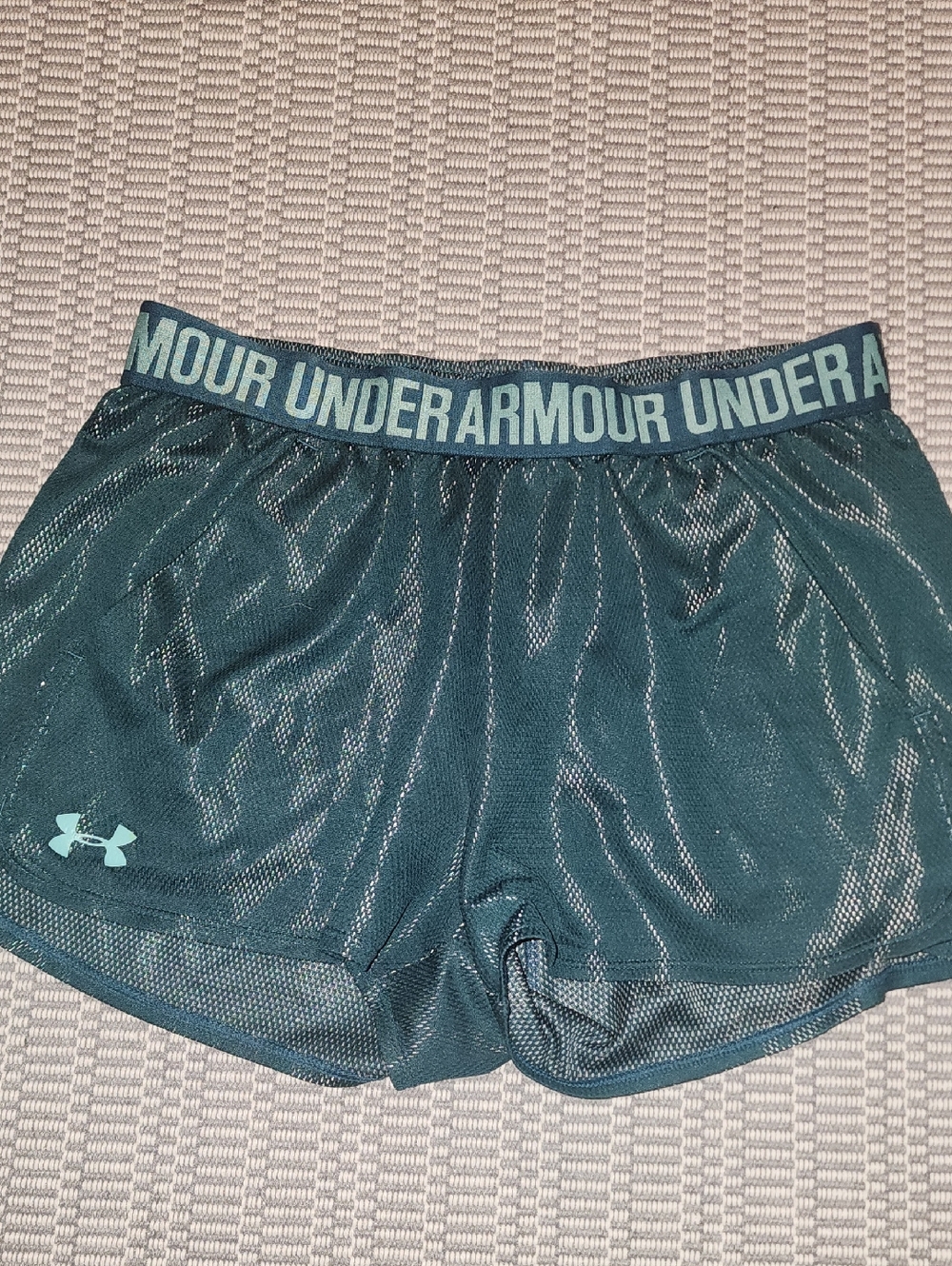 Under Armour Women's Teal Mesh Athletic Shorts Size Small
